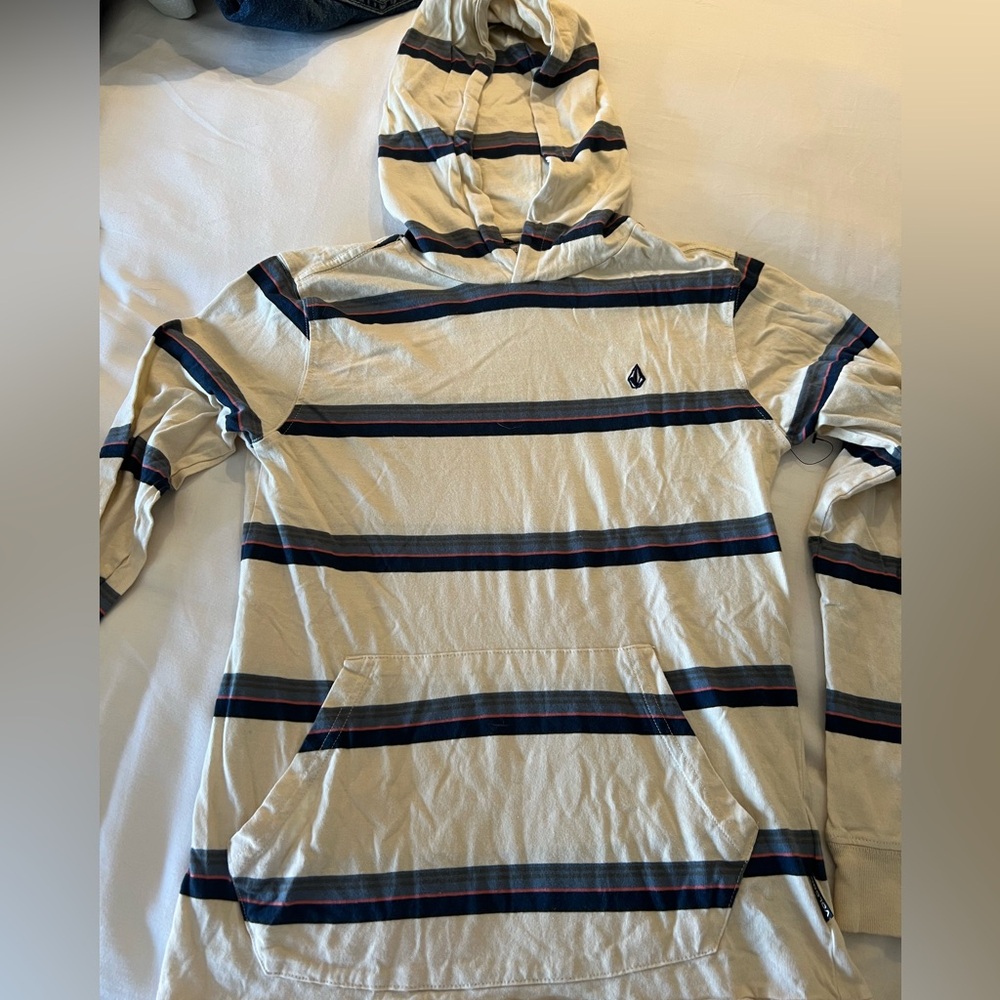 Volcom boys hooded long sleeve tee, never worn.
